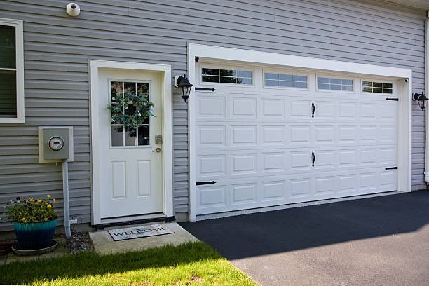 24/7 Emergency Garage Door Panel Replacement experts in Creighton, NE